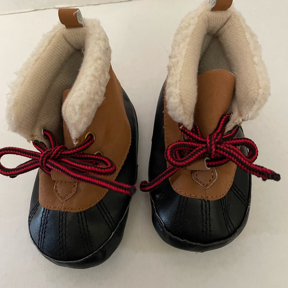 Carter’s Duck Boots ! Adorable Baby Boots for a 6-9 month old.